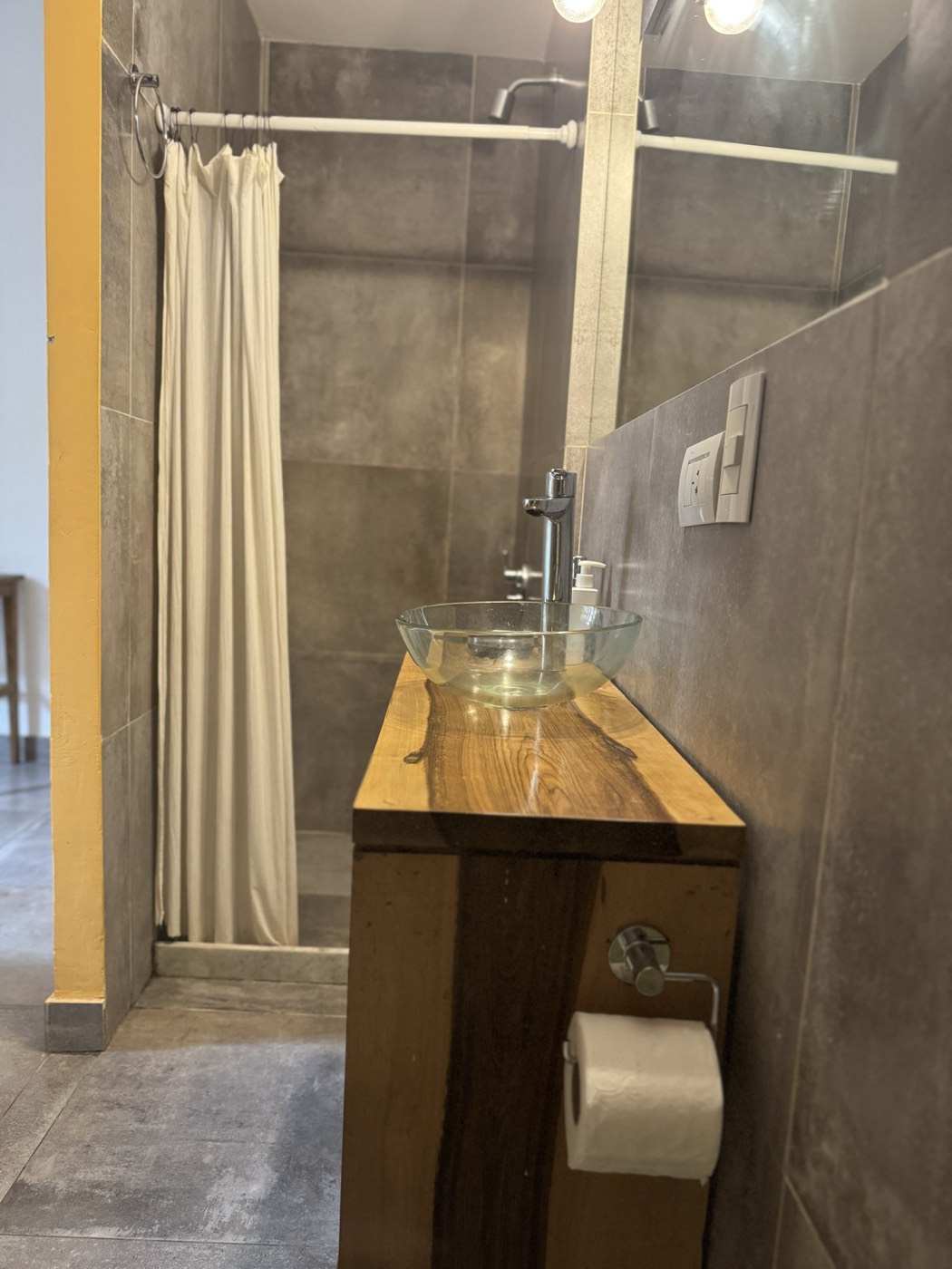 Extra Room — Shower and sink