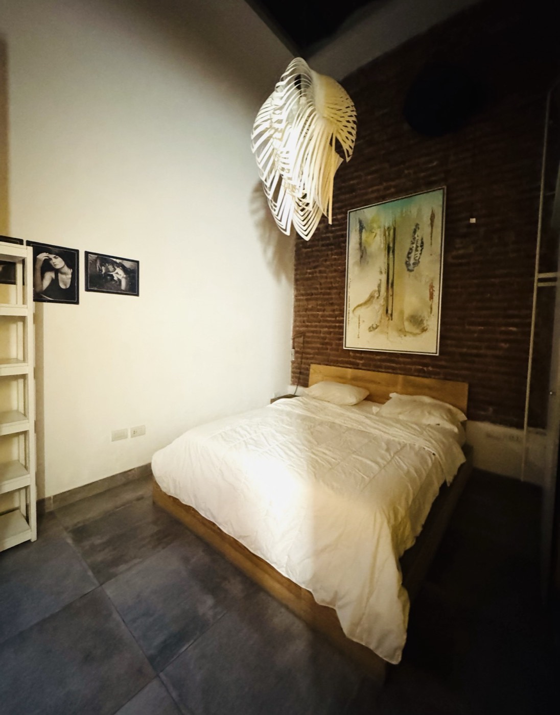 Jambon — Room, wide